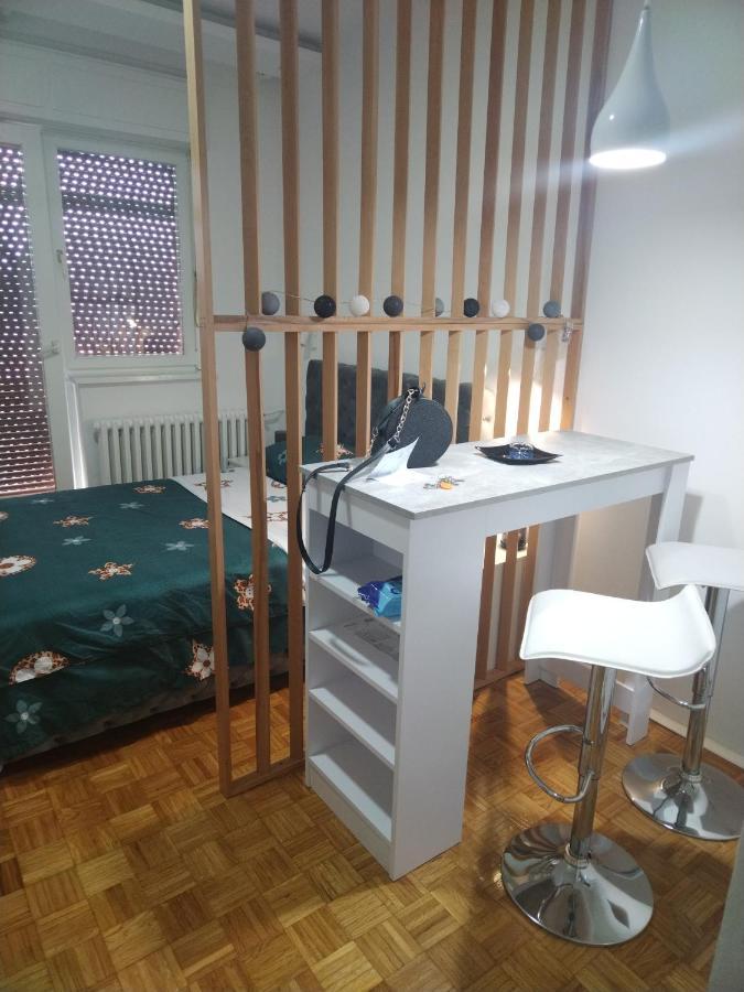 Aik Kula Studio Apartment Ягодина Екстериор снимка